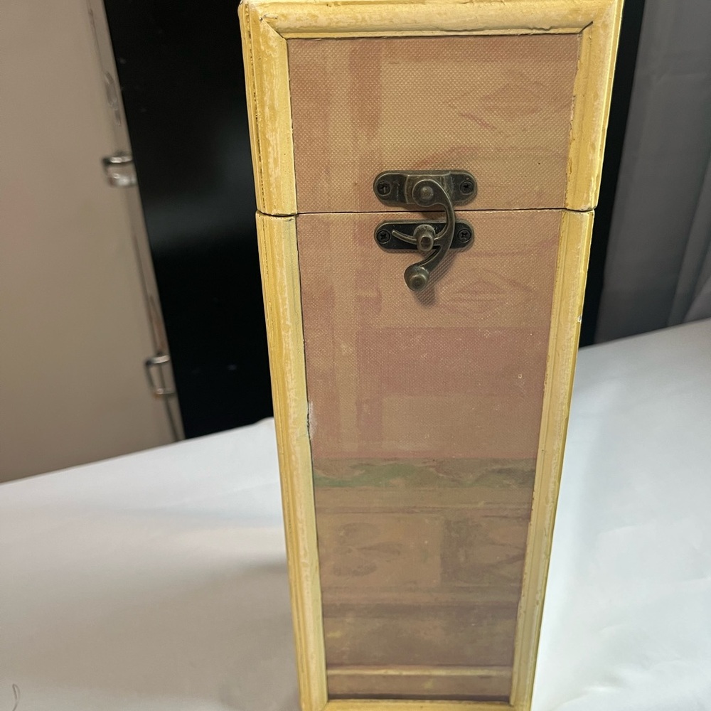 Vintage Wine Box (see imperfections on pictures) Features a metal clasp on front
